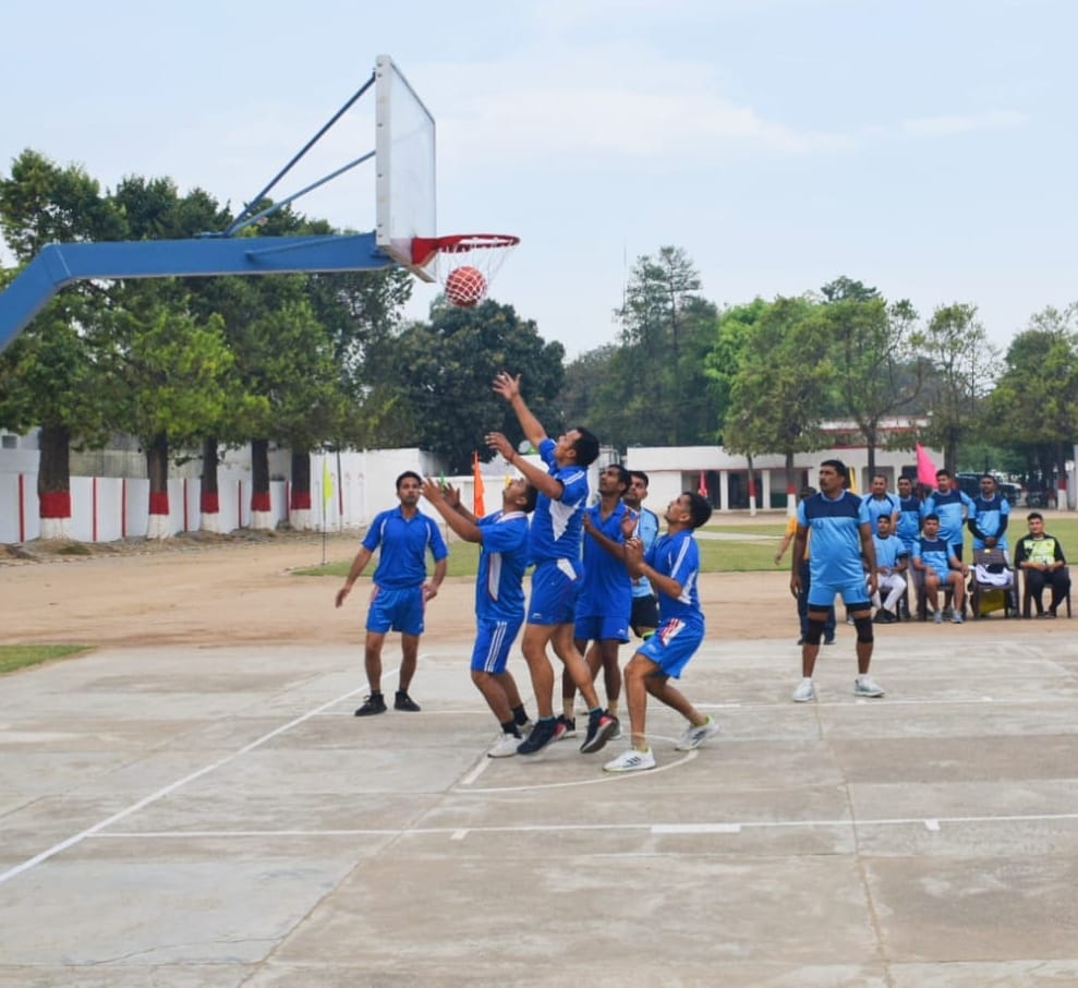 Bijnor police team defeated Moradabad in basketball