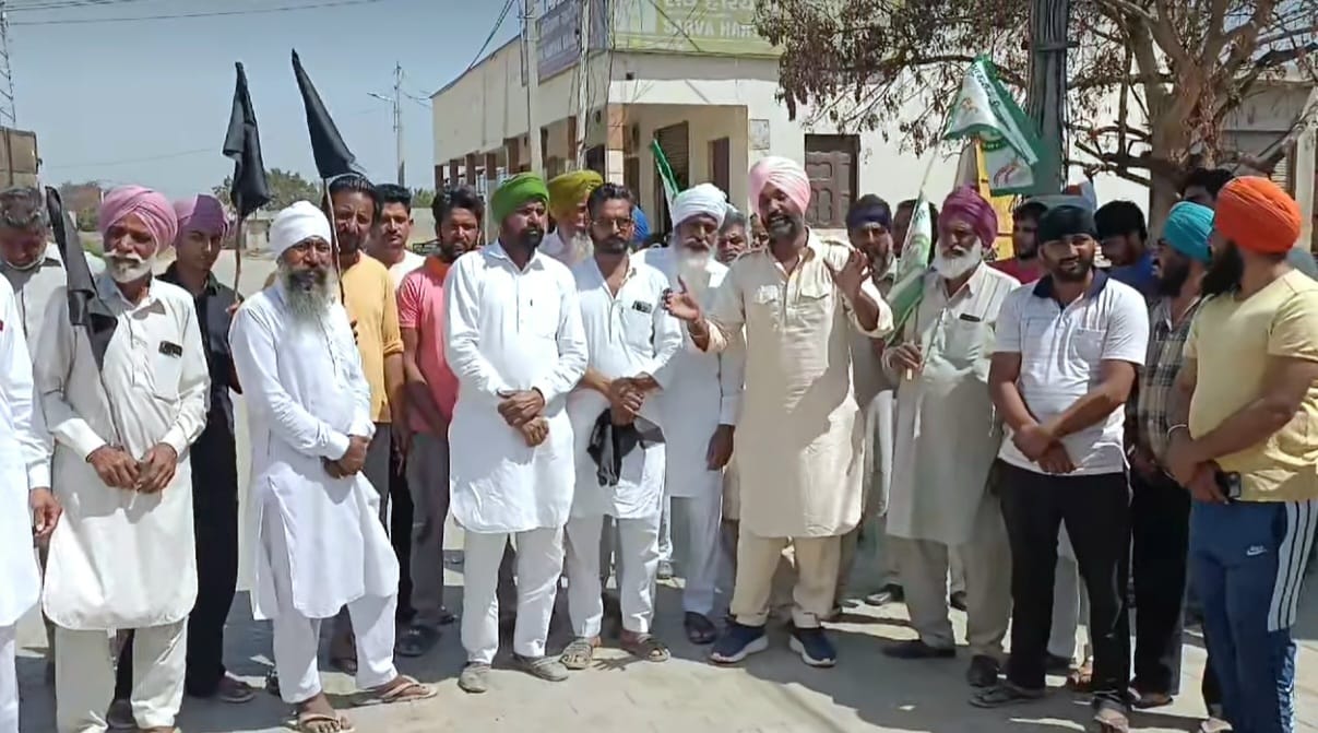 Kisan Union showed black flags to BJP's rally on the occasion of Foundation Day in Rodi.