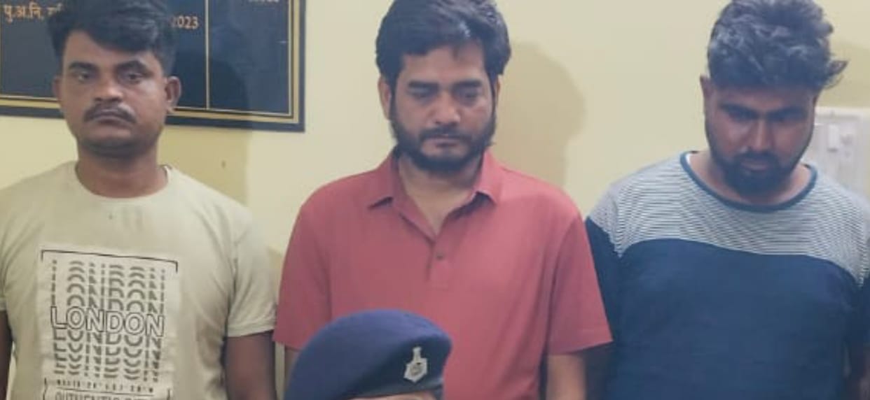 Kushinagar police has arrested three international cyber criminals