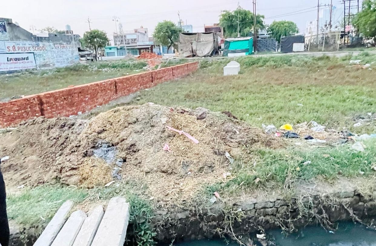 AP Fani Compound, Land sold to six people including former minister Shivkumar Beriya
