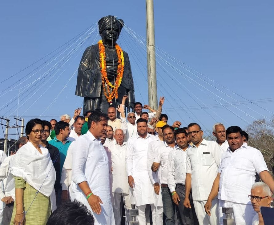 Self. Tribute paid to Tau Devi Lal on his death anniversary
