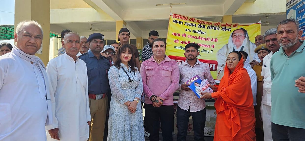 Distributed fruits to patients in civil hospital