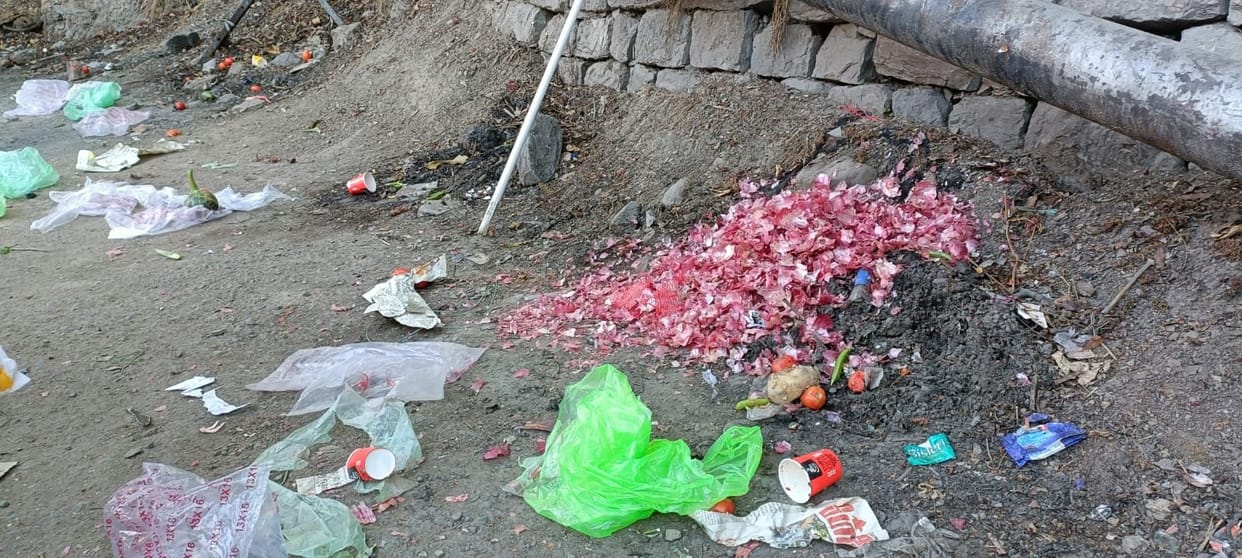 Vegetables being sold amid filth in Kisan Janata Mandi