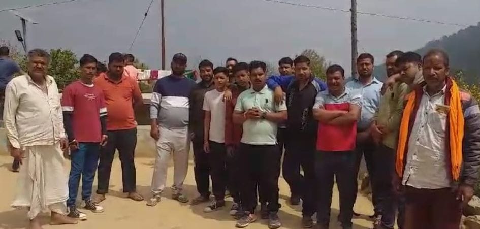 Demonstration of Burkilla villagers worried about water