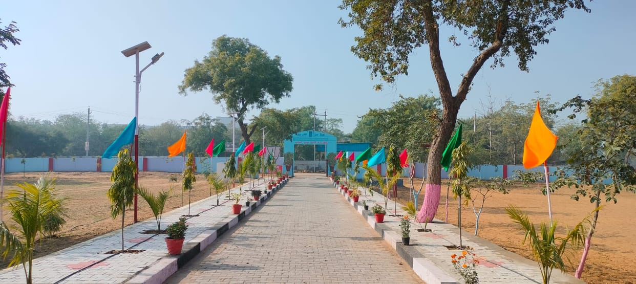 Four government schools became examples with their characteristics