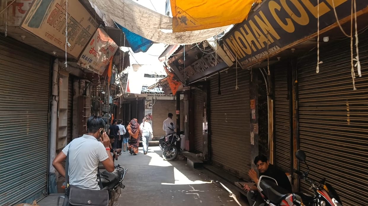 Shutters of shops did not open for three hours in protest against attack on fellow shopkeeper