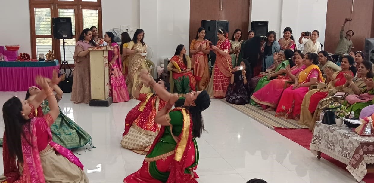 Women of Marwari community danced on Gadgaur festival