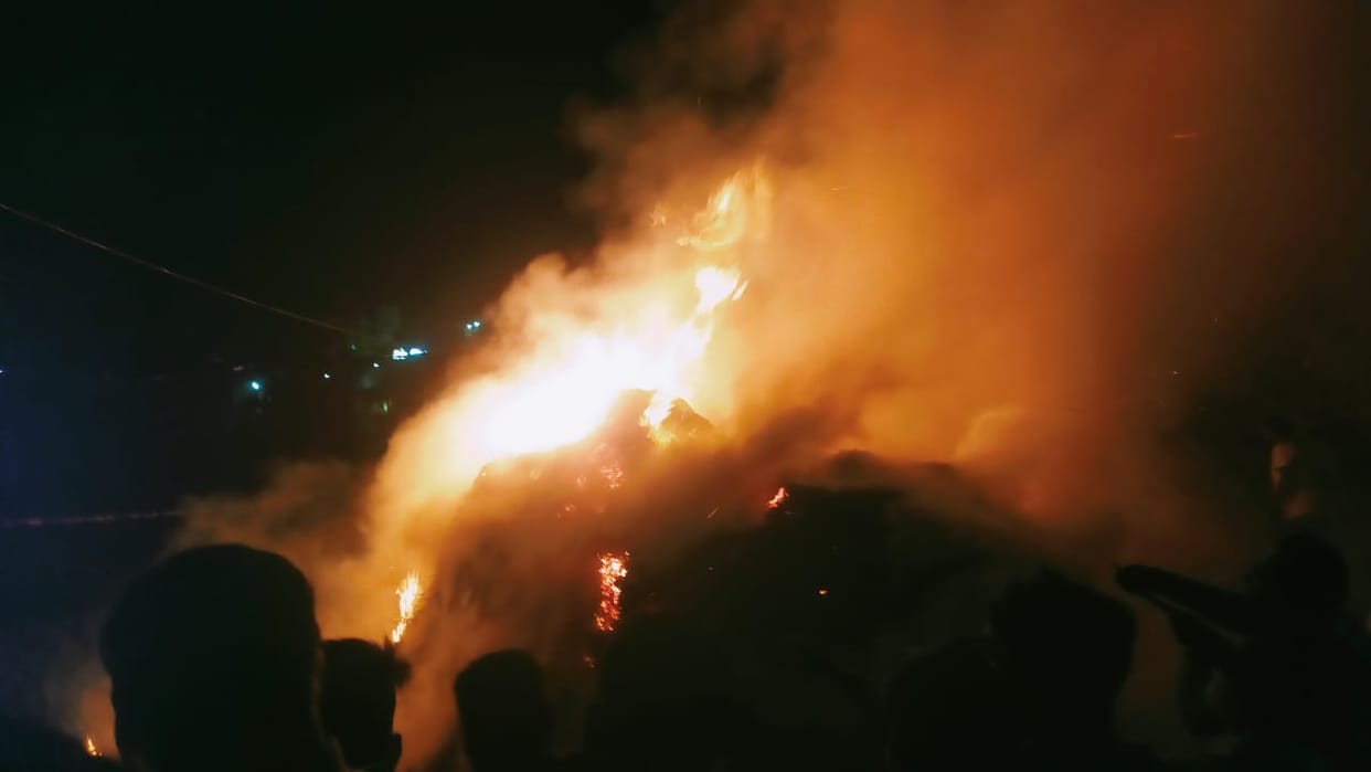 14 huts reduced to ashes due to fire, chaos due to explosion of LPG cylinder