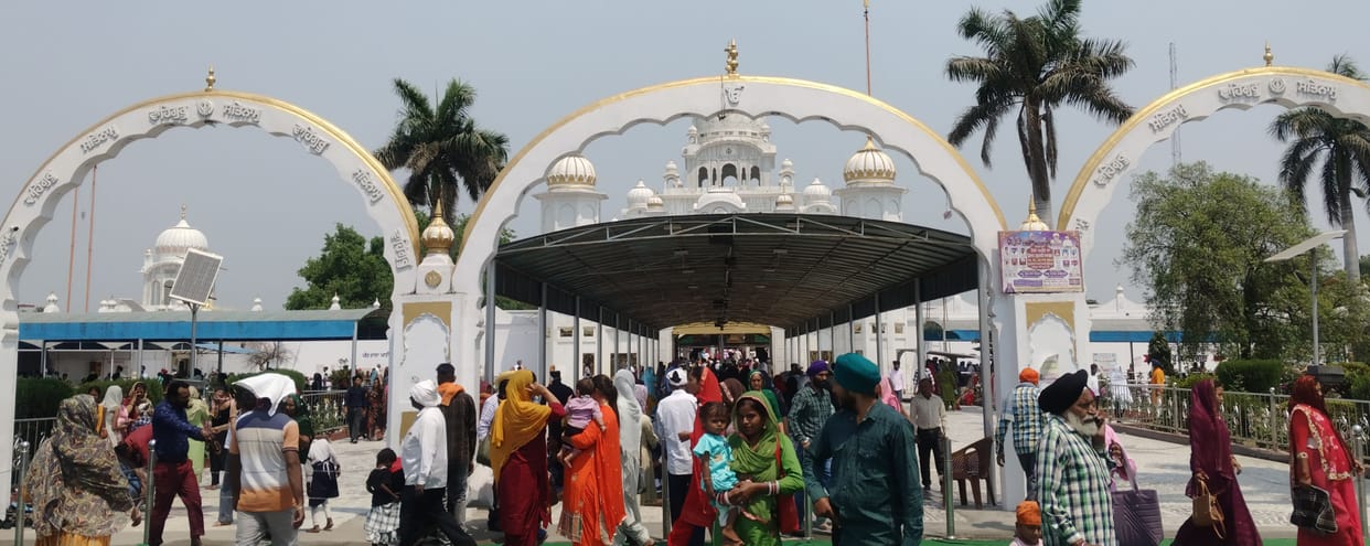 Devotees offered prayers at Sri Darbar Sahib on Somvati Amavasya.