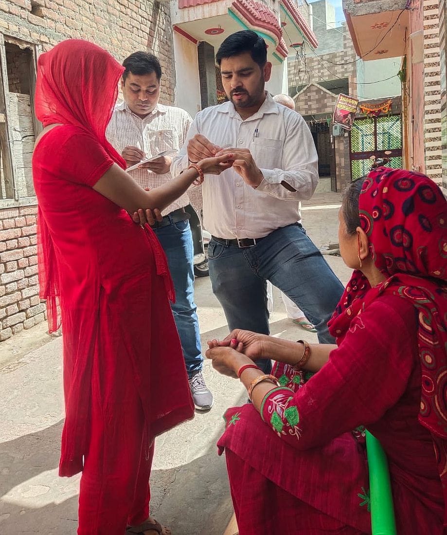 Blood samples of fever victims were collected from door to door