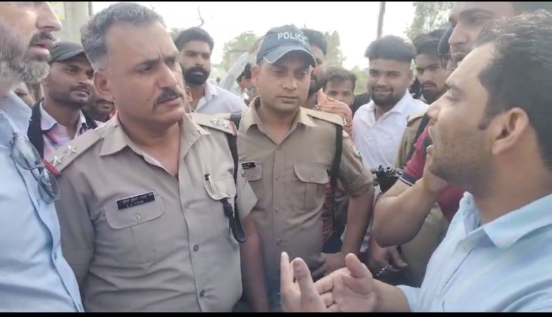 Uproar over mining vehicles at state border check post