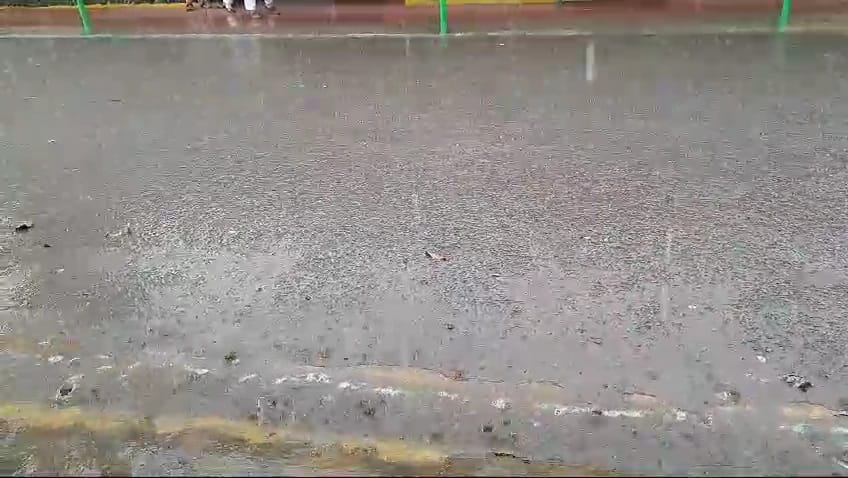 Jhansi: Rain likely today as well; gusty winds reaching speeds of 50–60 km/h expected.