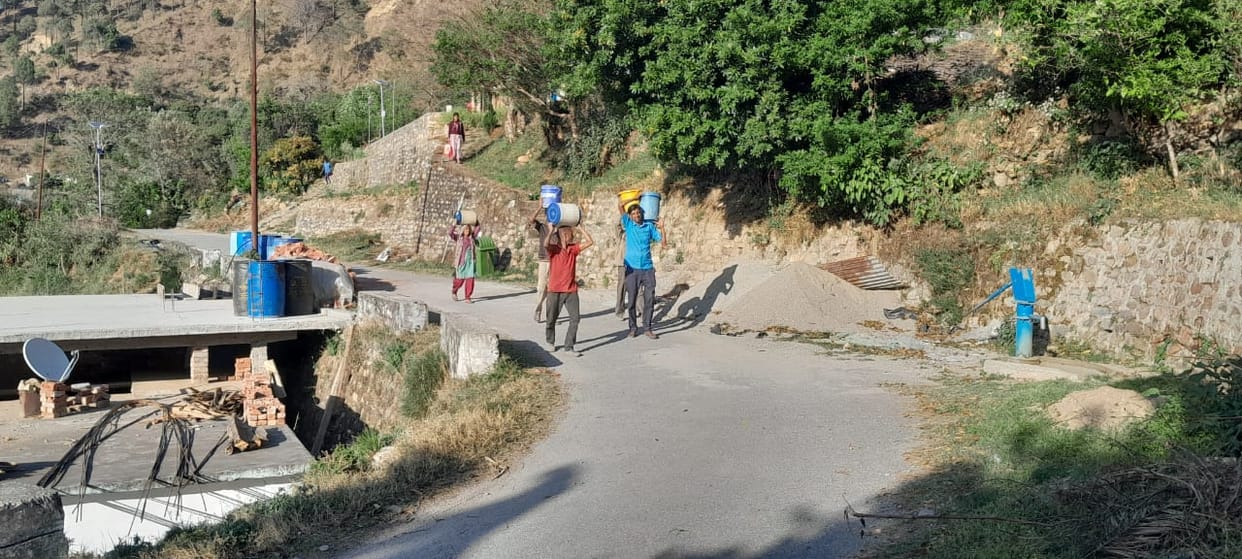 Villagers wandering for water for twenty-two days