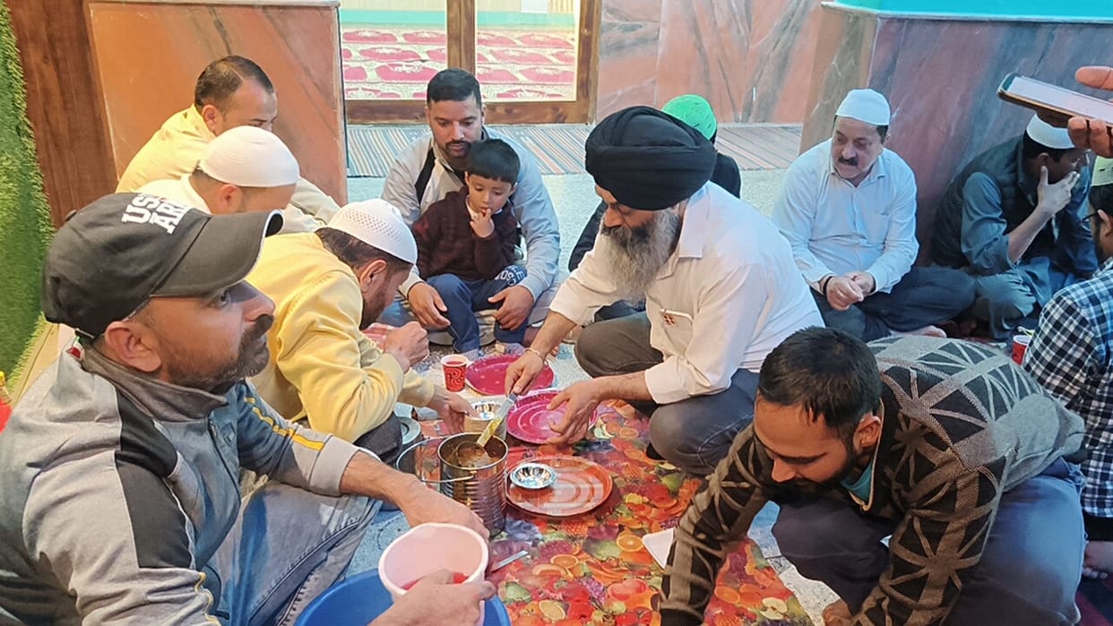 People of Sikh community set an example of brotherhood