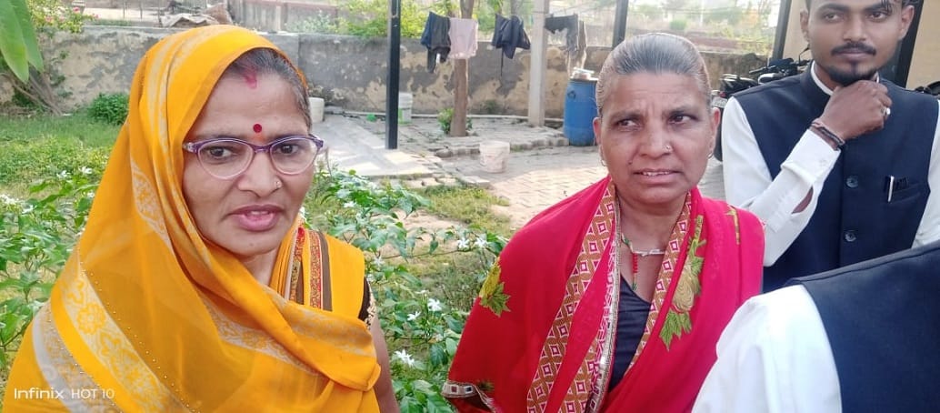 Woman ran away after snatching mangalsutra from lawyer's wife