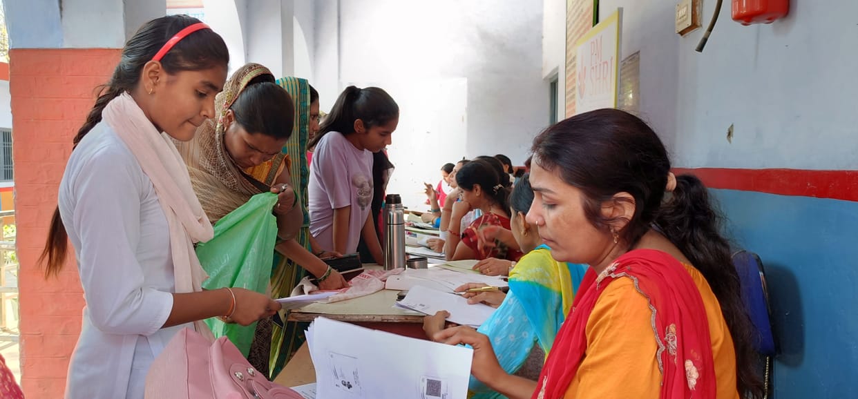Admissions are being done in government schools on the old pattern, admission fee of one thousand will be charged under PMShri.