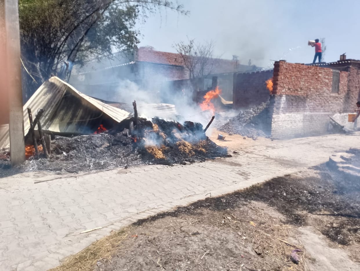 Eight huts burnt due to spark and short circuit of the stove