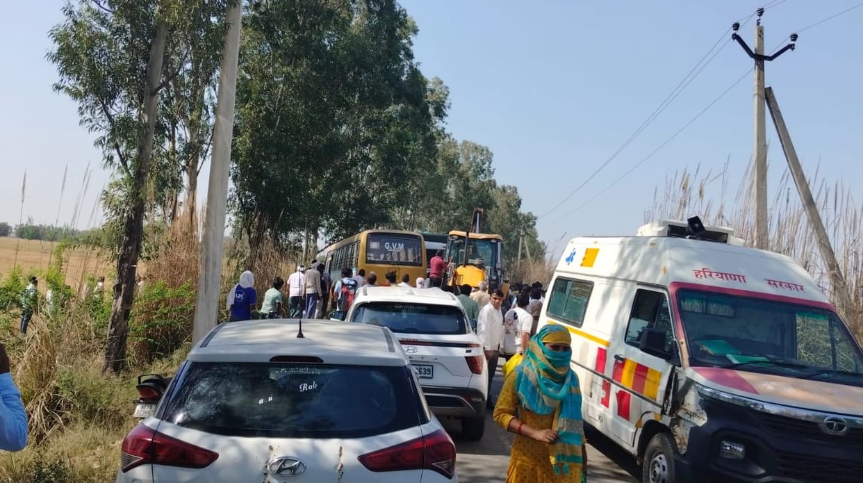Teacher dies in collision between school bus and dumper, 20 children narrowly escape