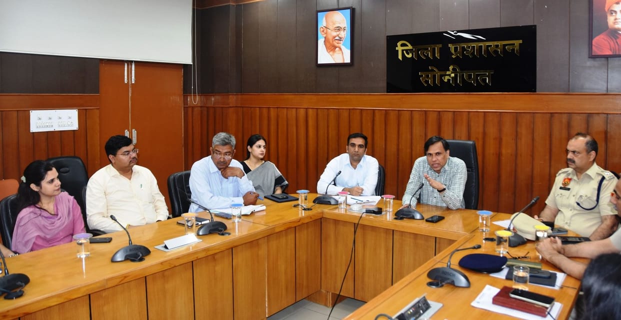 Adopt zero tolerance policy against liquor smuggling: Meena