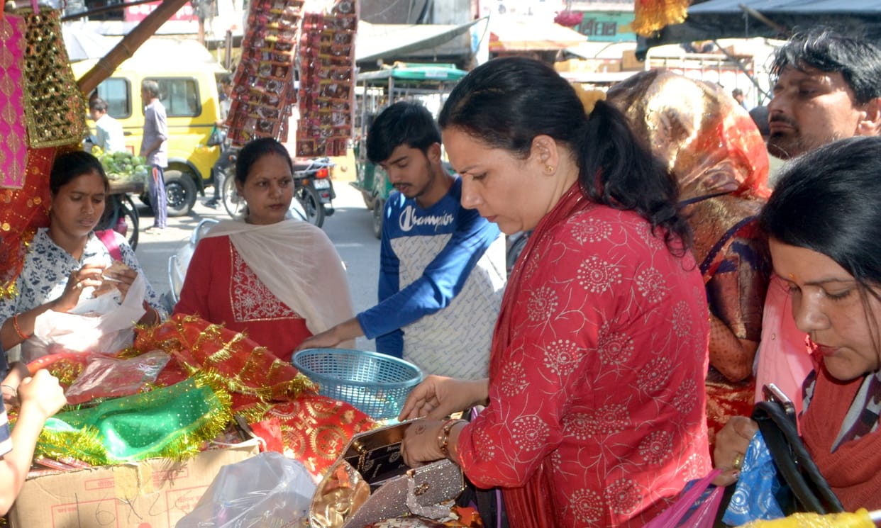 Crowd gathered in the market for Chaitra Navratri and Eid, lots of shopping