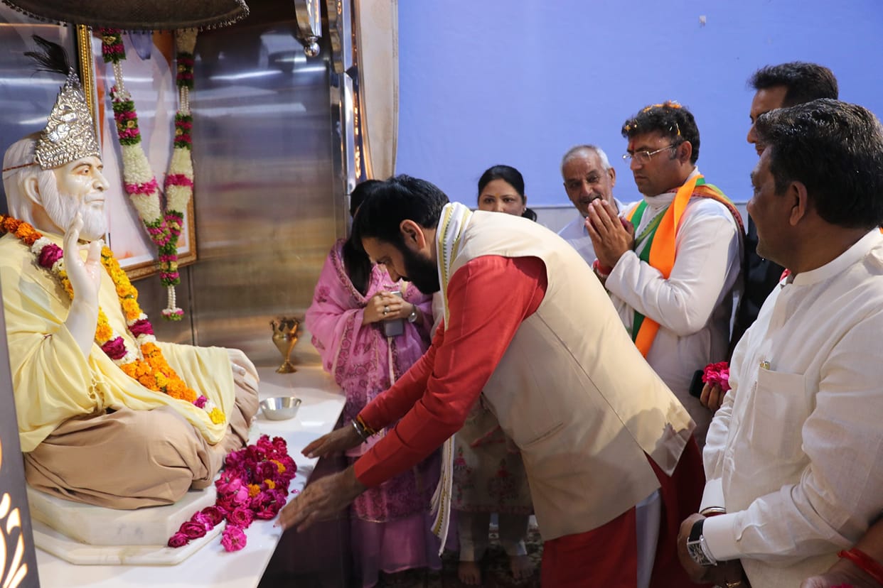 Chief Minister Saini took Prasad and blessings in the city of Sarsainath
