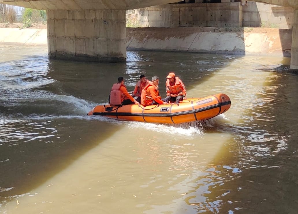 No trace found of brothers who drowned in canal