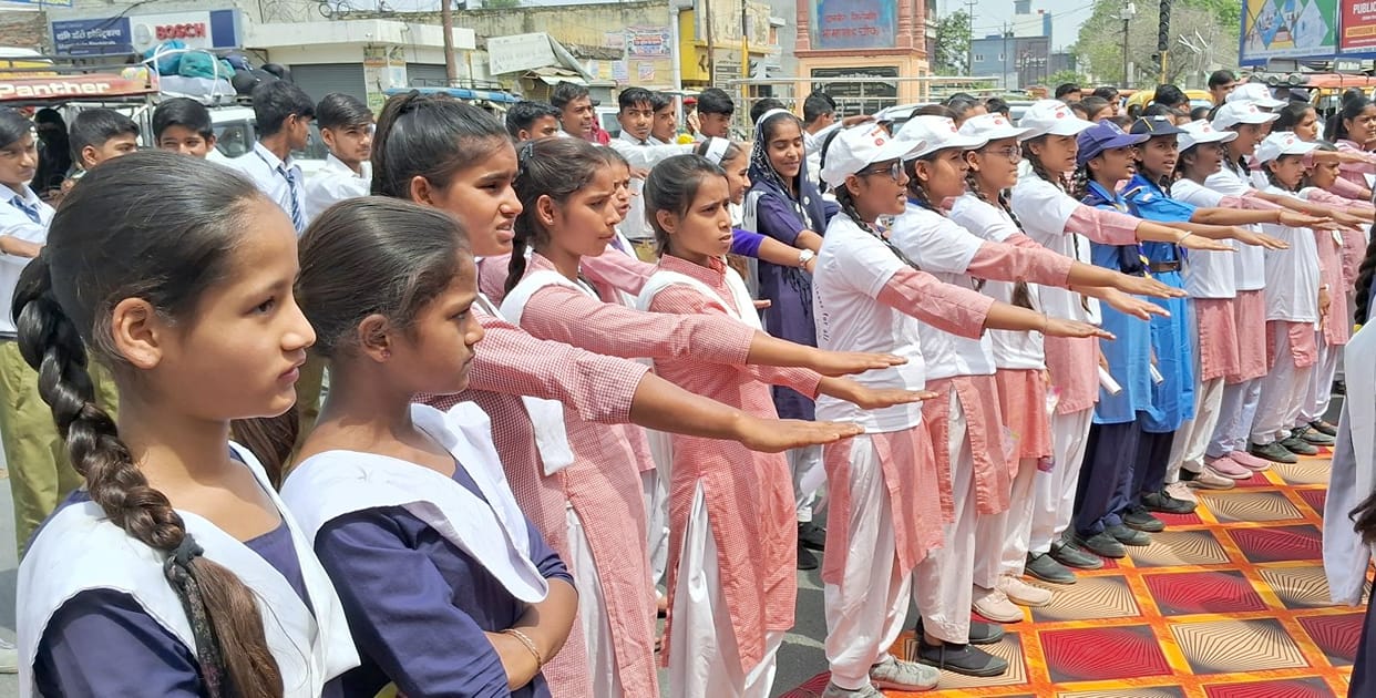 Right to be a voter, duty to vote: DEO
