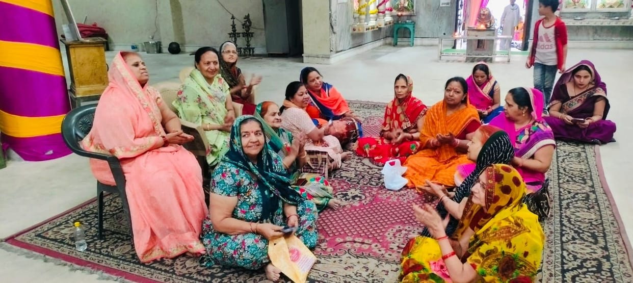 Temples echoed with the praises of Mother Goddess, Mother Brahmacharini was worshiped as per rituals.