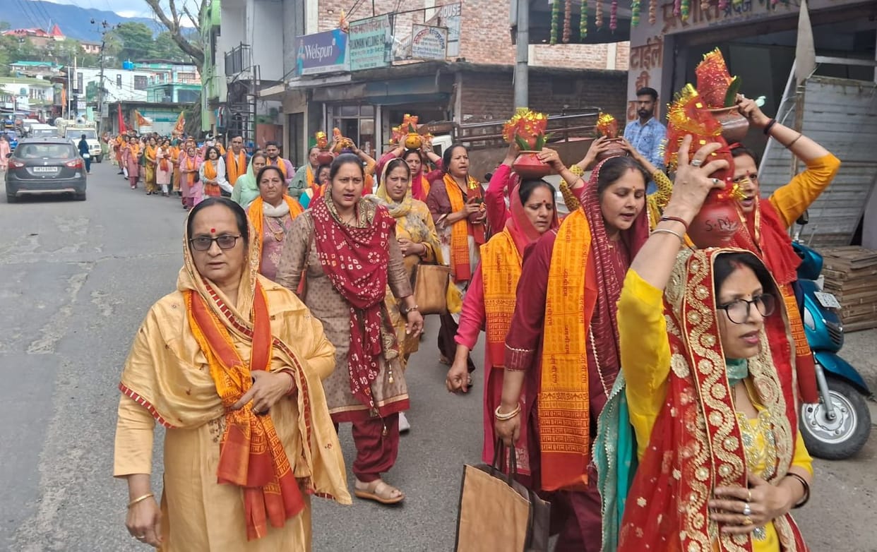 Crowd gathered in temples on Chaitra Navratri