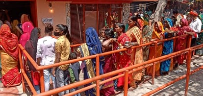 Navratri Visited Mahagauri on Ashtami echoed in temples Ya Devi Sarvabhuteshu