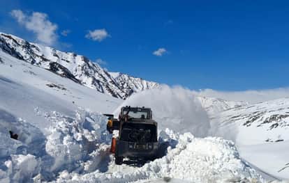 Manali Leh road closed for vehicular traffic, to reopen in June next year
