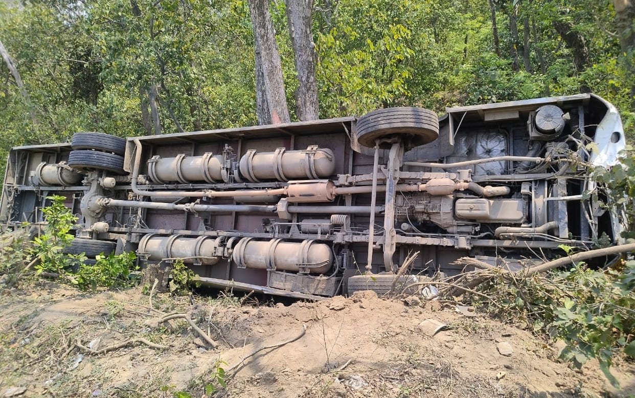 Roadways overturned at high speed, many passengers injured