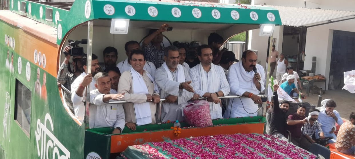 Jayant left on Shakti Rath from Lalukhedi to Bhokarhedi