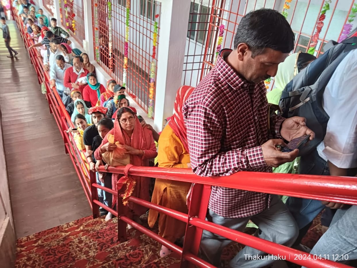 Four thousand devotees offered their heads in the temple