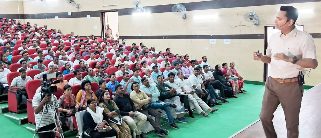 District divided into 24 zones and 225 sectors