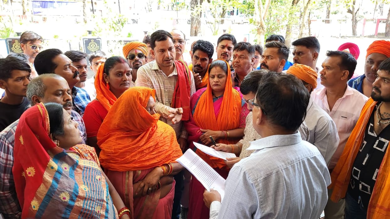 Damoh News: Woman accuses youth of particular community of kidnapping, applies to SP