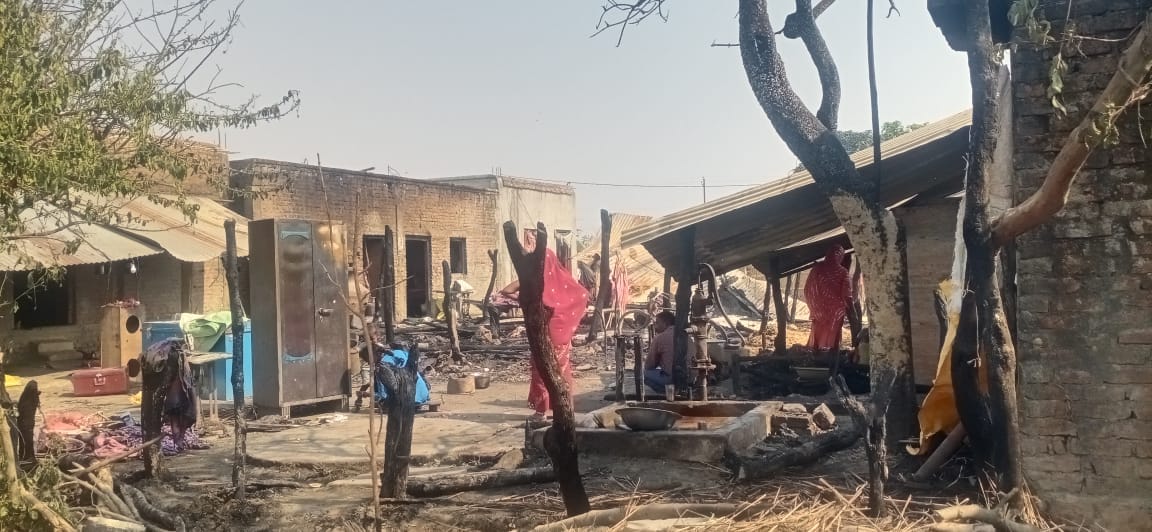Fire broke out due to short circuit, eight houses ashes