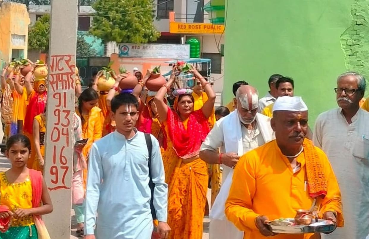 Kalash Yatra taken out before the consecration of the idol