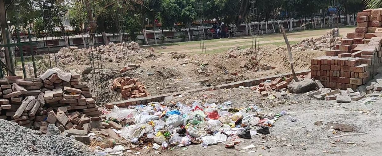 Protest against construction of dustbin in railway park begins