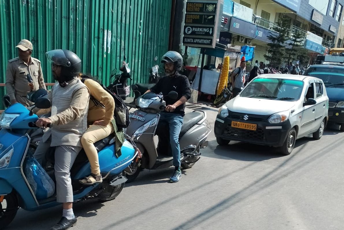 People troubled by traffic jam on Mall Road