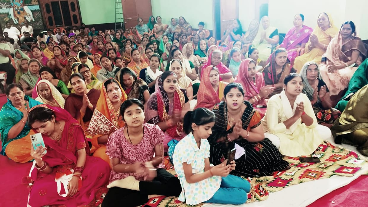 The devotees were overwhelmed by the story of Sita-Rama marriage