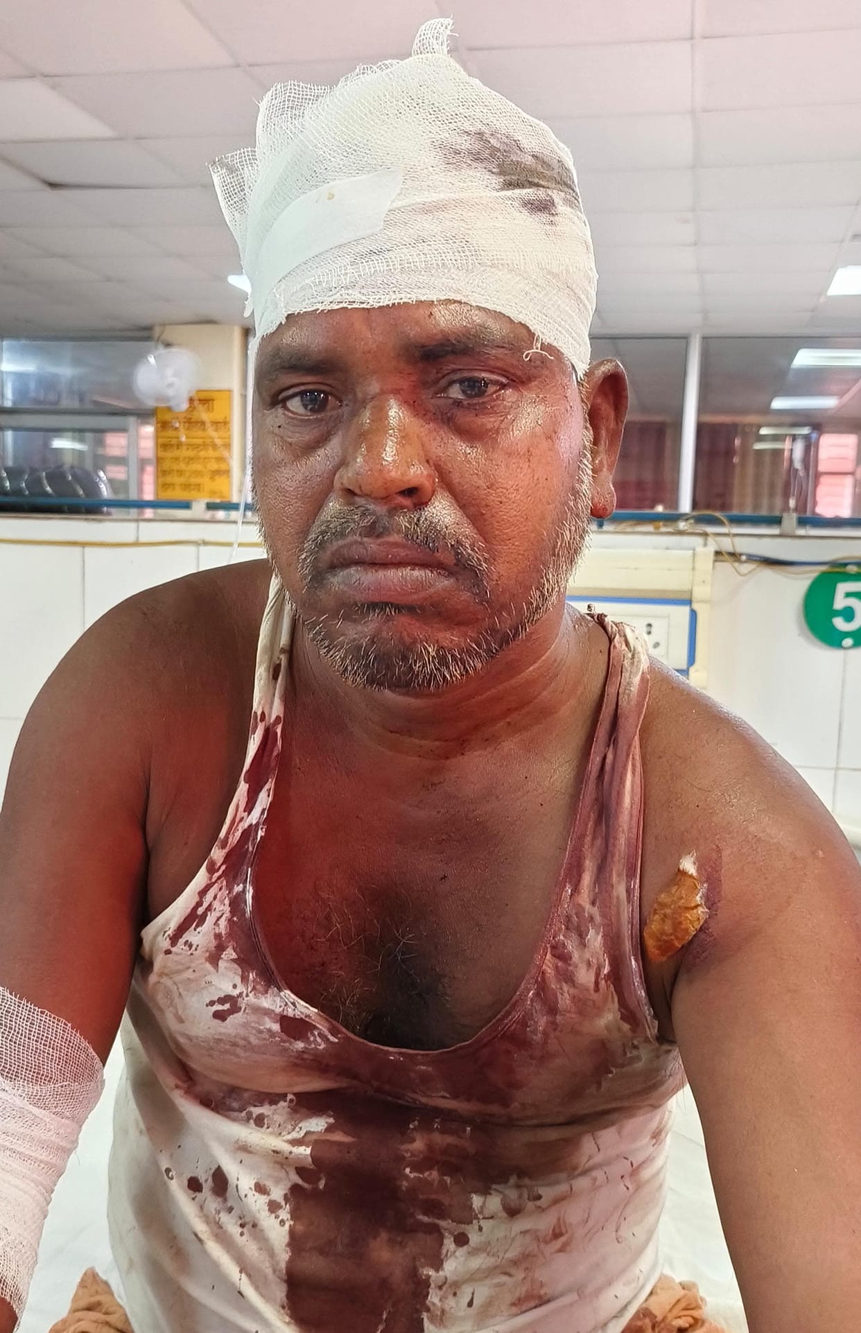 Bloody conflict between two parties over soil digging dispute, eight injured
