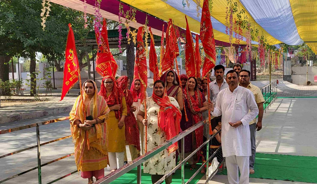 Devotees reached Mata Bhura Bhavani temple with flag