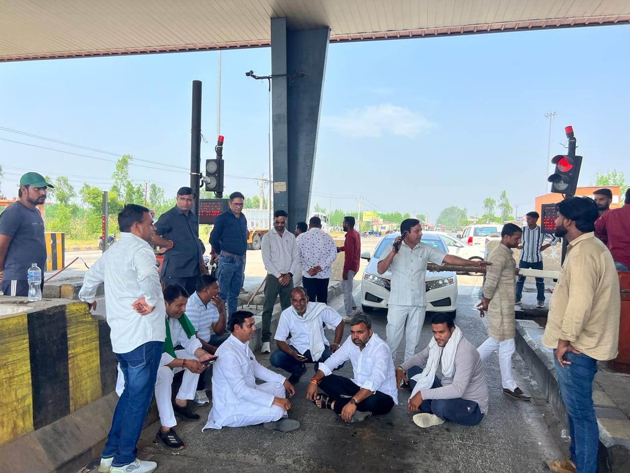 BKU workers made one hour toll free in Chhapar