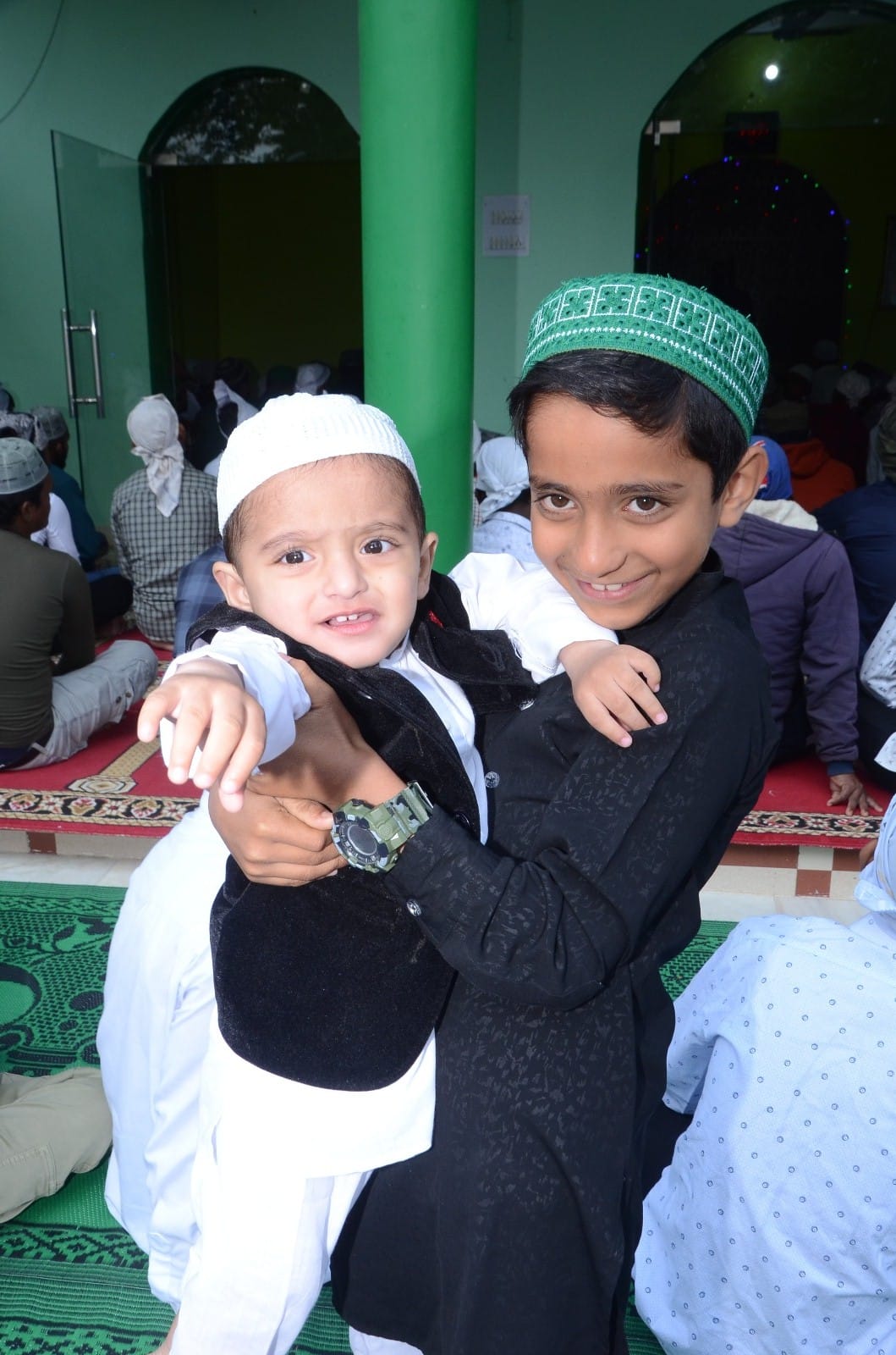Eid celebrated with joy, group feast gave message of brotherhood