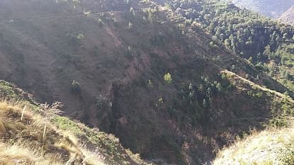 Bus Accident on New Tehri-Ghansali Road Near Injured dead Chardham pilgrims Uttarakhand News in hindi