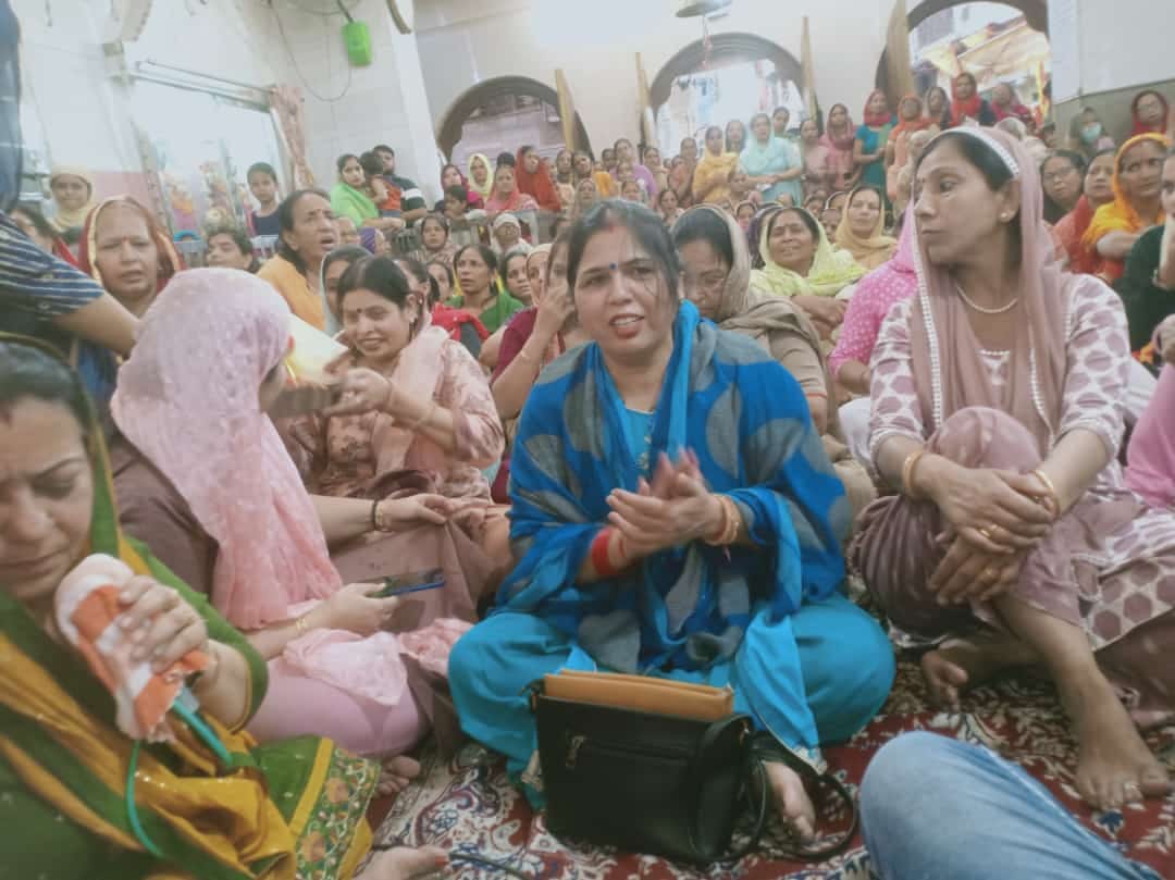 Girls worshiped Goddess Kushmanda for desired groom.