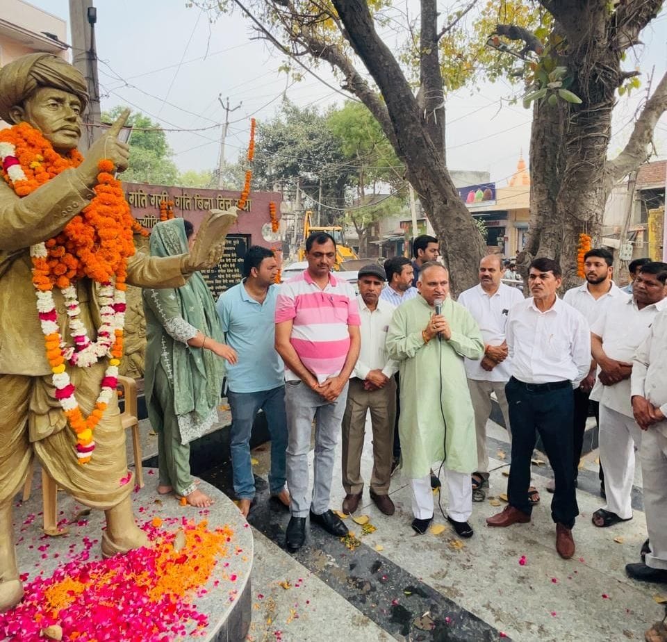 Jyotiba Phule encouraged youth for nation building