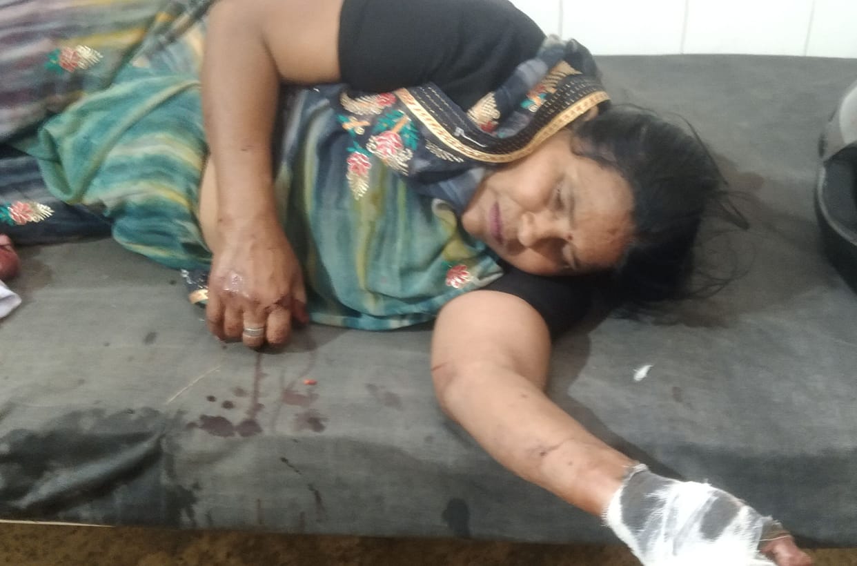 Uncle going to Tilak dies after being crushed by tractor trolley, aunt injured