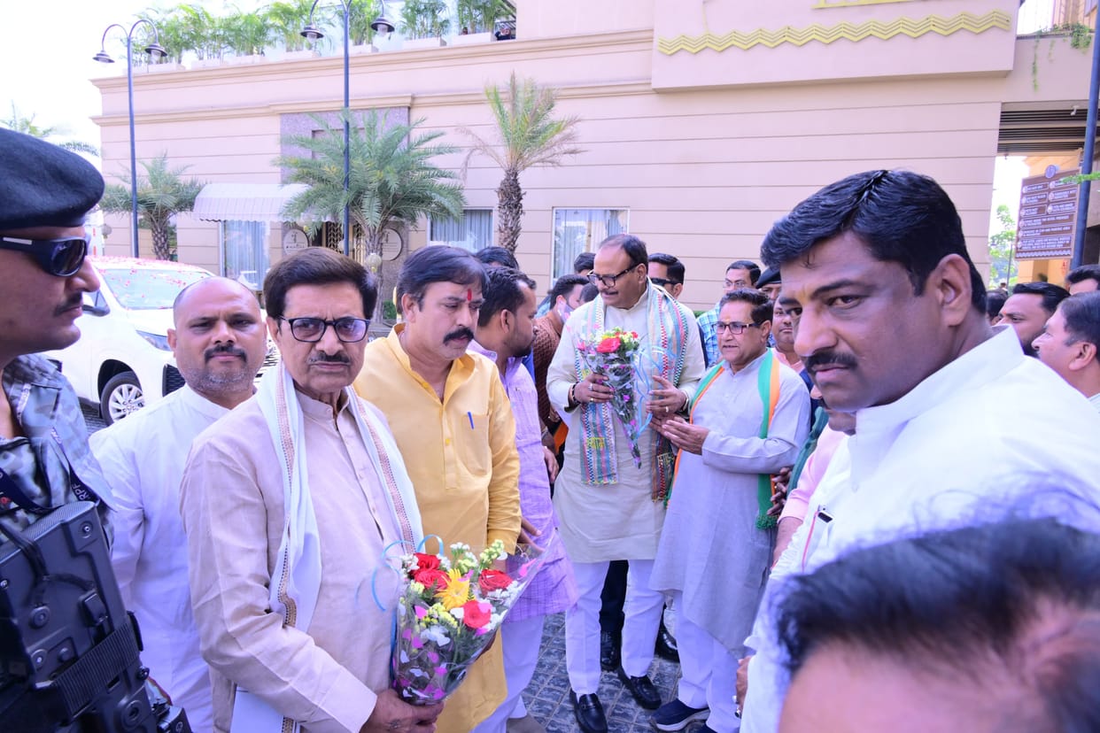 Deputy Chief Minister Brijesh Pathak learned about the condition of the district